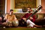 Recital de música clássica indiana com os músicos Eduardo Riter, no sitar indiano, e Edgar Bueno, na tabla, percussão indiana.