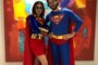 Fátima Bernardes e Túlio Gadêlha posam para fotos divertidas como Supergirl e Super-Homem