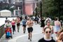 Runners at East River Park in New York.FILE -- Runners at East River Park in New York, Sept. 22, 2018. Exercise can lower blood pressure and reduce visceral body fat at least as effectively as many common prescription drugs, two new reviews report. (Jeenah Moon/The New York Times)Editoria: ALocal: NEW YORKIndexador: JEENAH MOONFonte: NYTNSFotógrafo: STR