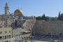 Muro das Lamentações, considerado um dos locais sagrados para os judeus, está localizado a poucos metros de onde foi erguido o Domo da Rocha (cúpula dourada, ao fundo), santuário islâmico