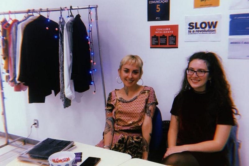 Estudantes de Caxias desenvolveram o Lookflix, plataforma que pode ser definida como uma biblioteca de roupas. Na foto: Angela Nadin e Natalia Borba