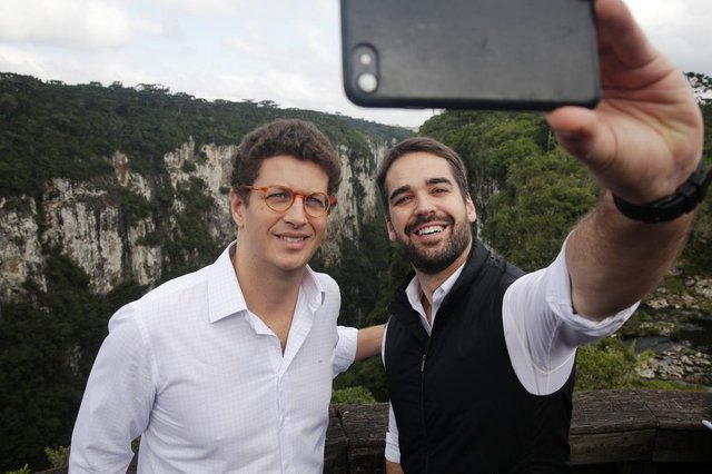 CAMBARÁ DO SUL, RS, BRASIL,12/04/2019- Visita do Governador e do Ministro do Meio Ambiente ao cânion Itaimbezinho. (Foto: Marco Favero / Agencia RBS) CAMBARÁ DO SUL, RS, BRASIL,12/04/2019- Visita do Governador e do Ministro do Meio Ambiente ao cânion Itaimbezinho. (Foto: Marco Favero / Agencia RBS)