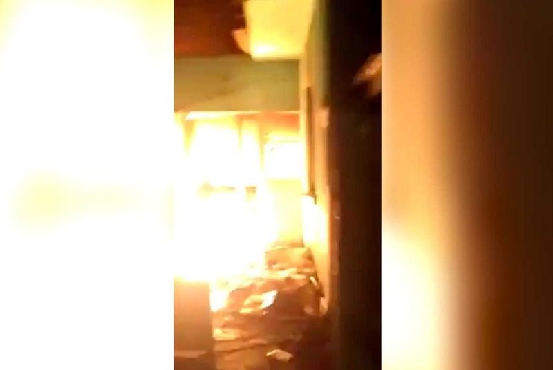 Criminosos disparam contra morador de rua e ateiam fogo a residência no bairro Jardelino Ramos