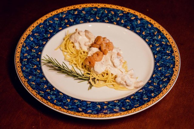 Chef Liliane Trentin, do Nostra Cucina Ristorante, em Caxias, prepara espaguete com camarão como opção para a Páscoa. Chef Liliane Trentin, do Nostra Cucina Ristorante, em Caxias, prepara espaguete com camarão como opção para a Páscoa.