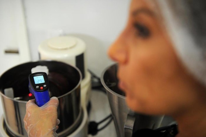 É preciso controlar a temperatura do chocolate