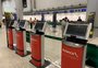 Avianca deixa de operar no Salgado Filho; passageiros de voos cancelados reclamam de transtornos 