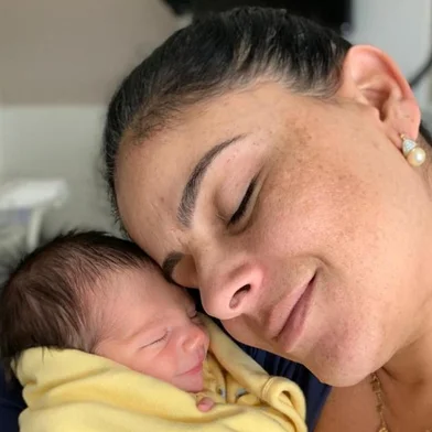 Shana Müller dá à luz Francisco, seu segundo filho. 