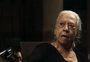 "A Dona do Pedaço": Dulce, vivida por Fernanda Montenegro, invade casa de rivais e atira em três homens
