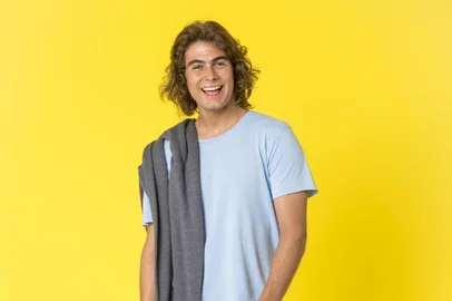 Rafael Vitti é o João em Verão 90.