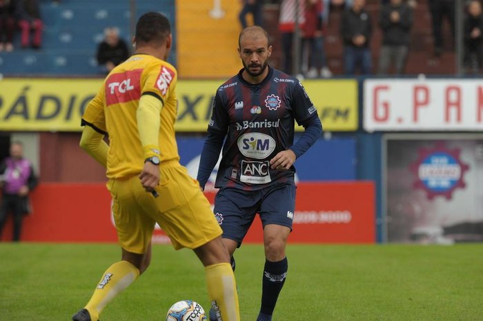 Centroavante Michel