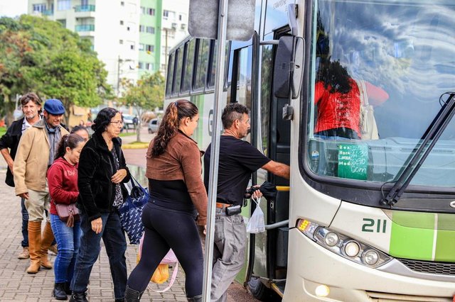 PORTO ALEGRE, RS, BRASIL, 27/05/2019: Moradores da região metropolitana dependem da rodoviária de Porto Alegre para fazer viagens para o interior. Apenas duas cidades têm estação, São Leopoldo e Novo Hamburgo. Como funciona? Como é a realidade de quem precisa do transporte? . (Foto: Omar Freitas / Agência RBS) PORTO ALEGRE, RS, BRASIL, 27/05/2019: Moradores da região metropolitana dependem da rodoviária de Porto Alegre para fazer viagens para o interior. Apenas duas cidades têm estação, São Leopoldo e Novo Hamburgo. Como funciona? Como é a realidade de quem precisa do transporte? . (Foto: Omar Freitas / Agência RBS)