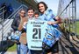 FOTOS: jogadores do Uruguai recebem camisa celeste do Grêmio