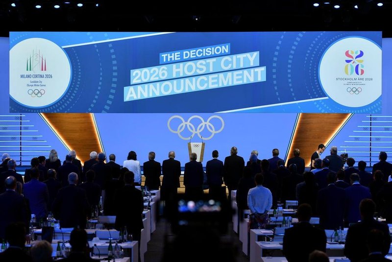  General view of the members of the delegation from Stockholm/Are and from Milan/Cortina dAmpezzo prior to the announcement of the winning name of the 2026 Winter Olympics during the 134th session of the International Olympic Committee (IOC), in Lausanne on June 24, 2019. (Photo by FABRICE COFFRINI / AFP)Editoria: SPOLocal: LausanneIndexador: FABRICE COFFRINISecao: sports eventFonte: AFPFotógrafo: STF