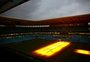 FOTOS: gramado da Arena recebe plataformas de iluminação artificial antes de Brasil x Paraguai