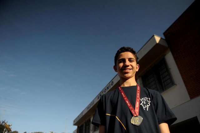 CAXIAS DO SUL, RS, BRASIL, 12/07/2019Estudantes que ganharam medalha de ouro nas olímpiadas de matemática.João Vitor de Vargas Cendron, aluno da escola Padre Antonio Vieira(Lucas Amorelli/Agência RBS) CAXIAS DO SUL, RS, BRASIL, 12/07/2019Estudantes que ganharam medalha de ouro nas olímpiadas de matemática.João Vitor de Vargas Cendron, aluno da escola Padre Antonio Vieira(Lucas Amorelli/Agência RBS)
