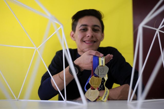 CAXIAS DO SUL, RS, BRASIL, 11/07/2019 - Kristofer Guilherme dos Santos, estudante da escola estadual de ensino fundamental Coronel José Pena e Moraes é bicampeão na Olimpíada de Matemática (OBMEP). (Marcelo Casagrande/Agência RBS) CAXIAS DO SUL, RS, BRASIL, 11/07/2019 - Kristofer Guilherme dos Santos, estudante da escola estadual de ensino fundamental Coronel José Pena e Moraes é bicampeão na Olimpíada de Matemática (OBMEP). (Marcelo Casagrande/Agência RBS)