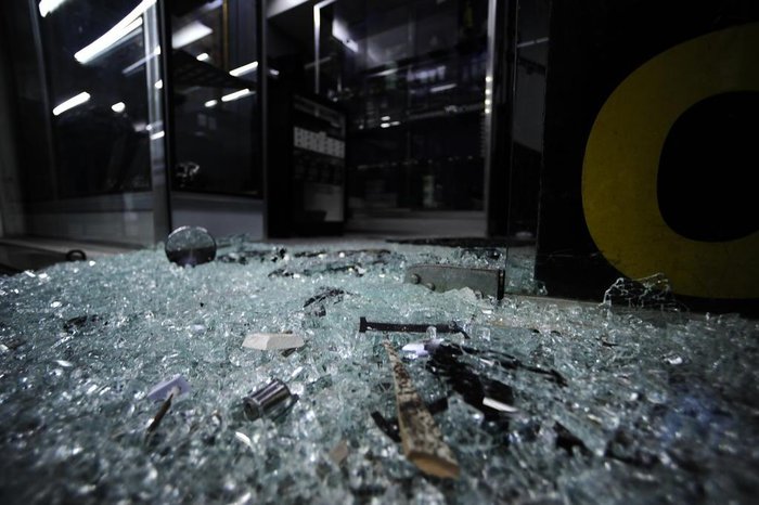 Galeria foi atacada na madrugada desta quinta-feira