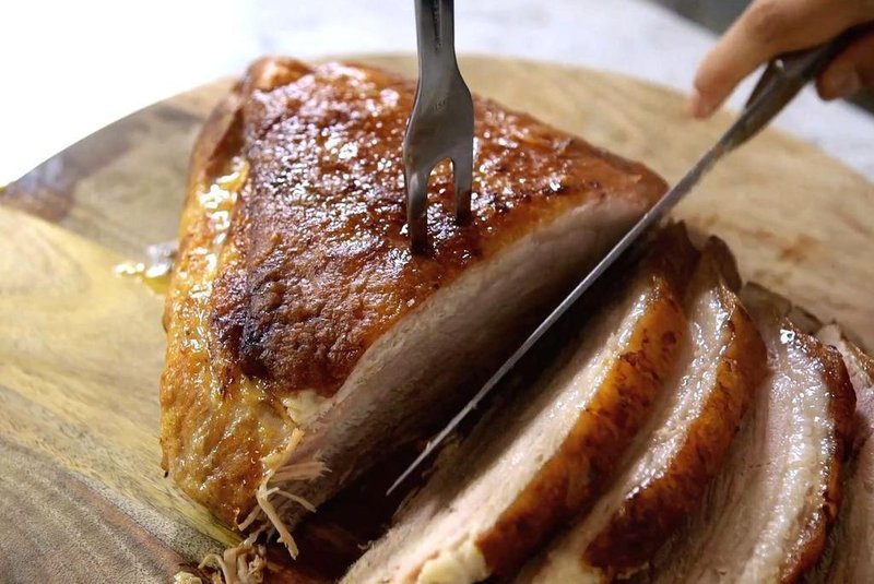 Pernil de Porco Marinado. A sua janta jamais será a messa depois desse pernil de porco super suculento e gostoso!