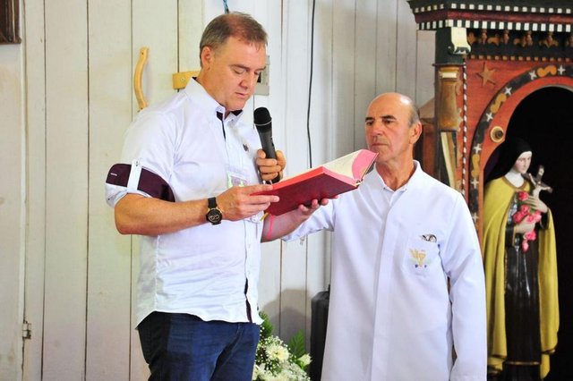 Presidente da Festa da Uva de 2016, Edson Nespolo (PDT), participou da liturgia na missa celebrada pelo padre Elói Sandi, na Capela Santa Teresa, localizada na Réplica de Caxias do Sul no Parque de Eventos da Festa da Uva. Presidente da Festa da Uva de 2016, Edson Nespolo (PDT), participou da liturgia na missa celebrada pelo padre Elói Sandi, na Capela Santa Teresa, localizada na Réplica de Caxias do Sul no Parque de Eventos da Festa da Uva.