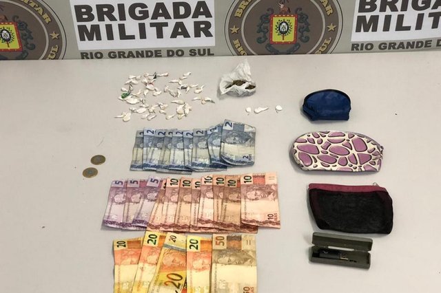 Mulher é presa por tráfico de drogas em Caxias Mulher é presa por tráfico de drogas em Caxias