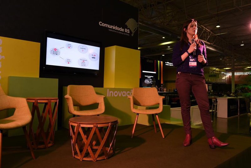 Startup Elyment, de Caxias do Sul, ganha batalha das startups da Gramado Summit. Na foto, Caroline Menti, uma das fundadoras do negócio.