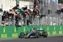 Hamilton supera Verstappen e vence na Hungria