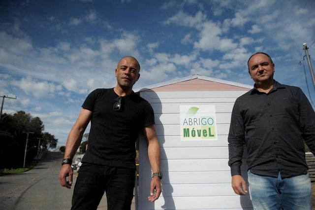CAXIAS DO SUL, RS, BRASIL, 01/08/2019Consultor e proprietário da empresa caxiense Eco Tubos desenvolveram projeto de abrigo móvel para pessoas em situação de rua.Nomes:Fabiano CardosoClóvis Nunes (Lucas Amorelli/Agência RBS) CAXIAS DO SUL, RS, BRASIL, 01/08/2019Consultor e proprietário da empresa caxiense Eco Tubos desenvolveram projeto de abrigo móvel para pessoas em situação de rua.Nomes:Fabiano CardosoClóvis Nunes (Lucas Amorelli/Agência RBS)