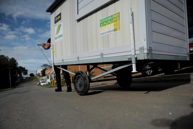 CAXIAS DO SUL, RS, BRASIL, 01/08/2019Consultor e proprietário da empresa caxiense Eco Tubos desenvolveram projeto de abrigo móvel para pessoas em situação de rua.Nomes:Fabiano CardosoClóvis Nunes (Lucas Amorelli/Agência RBS) CAXIAS DO SUL, RS, BRASIL, 01/08/2019Consultor e proprietário da empresa caxiense Eco Tubos desenvolveram projeto de abrigo móvel para pessoas em situação de rua.Nomes:Fabiano CardosoClóvis Nunes (Lucas Amorelli/Agência RBS)
