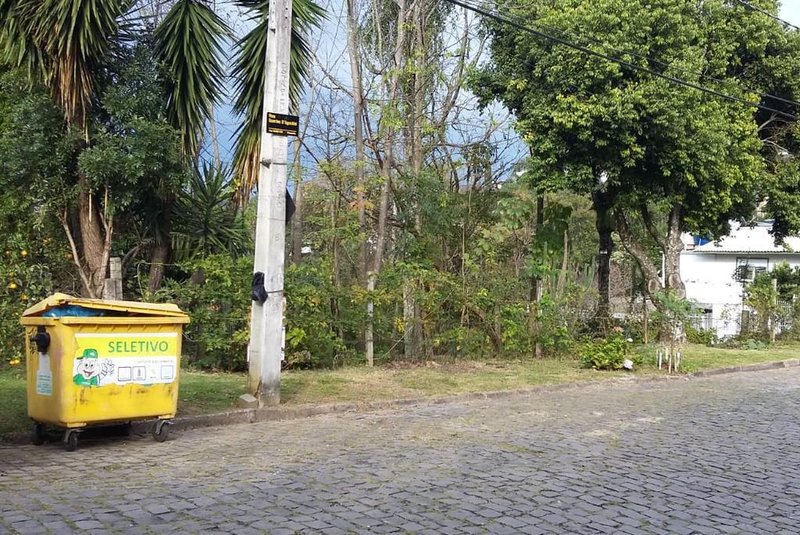 Vereador Velocino Uez (PDT tem o projeto Adote um Terreno Público. Na foto, terreno público na Rua Guerino DAgostini, no bairro Panazzolo.