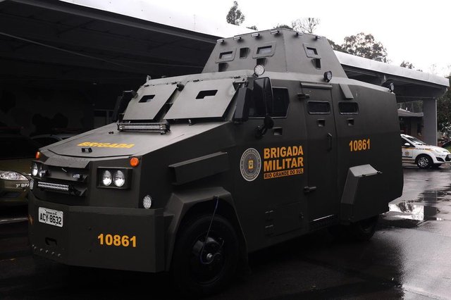 BENTO GONÇALVES, RS, BRASIL (12/08/2019)Brigada Militar de Bento Gonçalves conta com um novo veículo blindado. Após doações, carro-forte foi adaptado para uso policial e será utilizado em situações pontuais, como assaltos a bancos. (Antonio Valiente/Agência RBS) BENTO GONÇALVES, RS, BRASIL (12/08/2019)Brigada Militar de Bento Gonçalves conta com um novo veículo blindado. Após doações, carro-forte foi adaptado para uso policial e será utilizado em situações pontuais, como assaltos a bancos. (Antonio Valiente/Agência RBS)