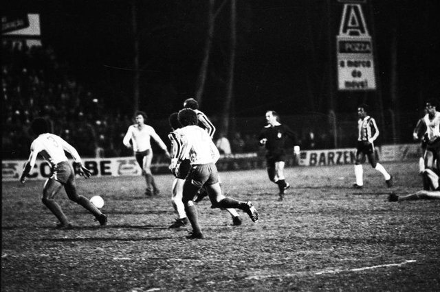 Partida disputada entre Esportivo e Grêmio em 30.05.1979, no Estádio da Montanha, em Bento Gonçalves. A temperatura estava muito baixa e foi registrada neve durante a partida. Fotógrafo: Luis Ávila Partida disputada entre Esportivo e Grêmio em 30.05.1979, no Estádio da Montanha, em Bento Gonçalves. A temperatura estava muito baixa e foi registrada neve durante a partida. Fotógrafo: Luis Ávila