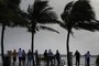 Florida Prepares For The Arrival Of Hurricane DorianVERO BEACH, FLORIDA - SEPTEMBER 02: Residents watch as watch the heavy surf during a mandatory evacuation as Hurricane Dorian inches closer to the U.S. on September 2, 2019 in Vero Beach, Florida. Dorian, once expected to make landfall in Florida as a category 4 storm, is currently predicted to turn north and stay off the Florida coast lessening the impact on the area.   Mark Wilson/Getty Images/AFPEditoria: WEALocal: Vero BeachIndexador: MARK WILSONFonte: GETTY IMAGES NORTH AMERICAFotógrafo: STF