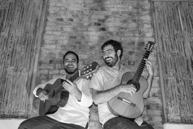 Duo Quintal, formado pelos violonistas Diego Costa e Beto Chedid, é atração do Tum Tum Instrumental, em Caxias do Sul