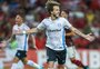 Poucas oportunidades, improvisação e um gol: a temporada de Galhardo no Grêmio