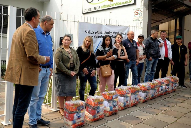  CAXIAS DO SUL, RS, BRASIL, 10/09/2019Ação social entre SIMECS e Sindicato dos metalúrugicos doando cestas básicas para famílias de trabalhadores. (Lucas Amorelli/Agência RBS)