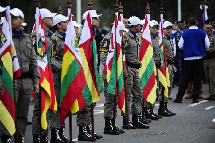 Forças de segurança participaram do desfile cívico-militar