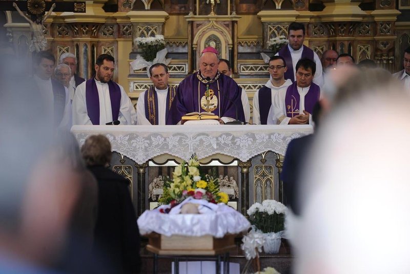  CAXIAS DO SUL, RS, BRASL (23/09/2019)Missa de corpo presente do padre  Roque Grazziotin na Igreja Santa Catarina. (Antonio Valiente/Agência RBS)