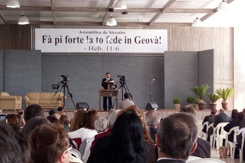 Farroupilha sedia Congresso Brasileiro das Testemunhas de Jeová no idioma Talian