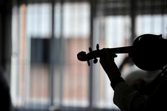 CAXIAS DO SUL, RS, BRASIL, 07/10/2019Orquestra da UCS passa pelos quartos do Hospital Geral(Lucas Amorelli/Agência RBS) CAXIAS DO SUL, RS, BRASIL, 07/10/2019Orquestra da UCS passa pelos quartos do Hospital Geral(Lucas Amorelli/Agência RBS)
