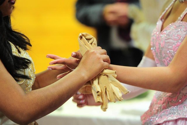 CAXIAS DO SUL, RS, BRASIL, 08/10/2019. Com apoio de benfeitores, meninas de casas-lares realizaram sonho de Baile de Debutantes. Pelo segundo ano consecutivo, a Ação Social Aliança (ASA) em Caxias do Sul tornou tudo isso realidade. O baile aconteceu na noite desta terça (08/10) no CTG da sede recreativa Fundação M.arcopolo. (Porthus Junior/Agência RBS) CAXIAS DO SUL, RS, BRASIL, 08/10/2019. Com apoio de benfeitores, meninas de casas-lares realizaram sonho de Baile de Debutantes. Pelo segundo ano consecutivo, a Ação Social Aliança (ASA) em Caxias do Sul tornou tudo isso realidade. O baile aconteceu na noite desta terça (08/10) no CTG da sede recreativa Fundação M.arcopolo. (Porthus Junior/Agência RBS)