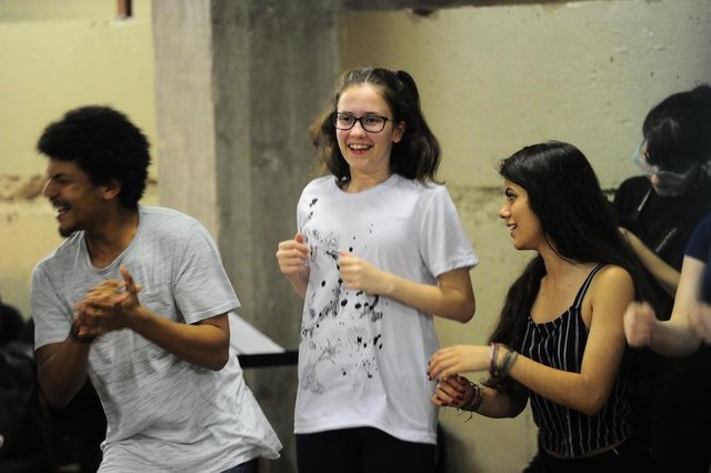 CAXIAS DO SUL, RS, BRASIL, 10/10/2019. Cantora mais jovem do Coro Juvenil Moinho/UCS, regido por Cristiane Ferronato, Luiza Laurini tem 13 anos e quer ser cantora profissional. Ela conta como a música a transformou numa pessoa menos retraída e mais aberta ao convívio. Case da reportagem infâncias tocadas pela música (Porthus Junior/Agência RBS) CAXIAS DO SUL, RS, BRASIL, 10/10/2019. Cantora mais jovem do Coro Juvenil Moinho/UCS, regido por Cristiane Ferronato, Luiza Laurini tem 13 anos e quer ser cantora profissional. Ela conta como a música a transformou numa pessoa menos retraída e mais aberta ao convívio. Case da reportagem infâncias tocadas pela música (Porthus Junior/Agência RBS)