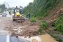 Deslizamento de terra interrompe parcialmente trânsito na RSC-453 em Caxias 