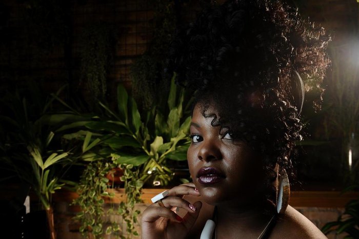 “O racismo ainda é presente em nossa sociedade. Seja ele disfarçado em forma de um elogio ou até um agrado forçado. Pode ser ainda social, porque o negro pobre é deixado de lado em diversas situações”, argumenta Andriele Pinheiro da Silva, estudante, 21 anos.