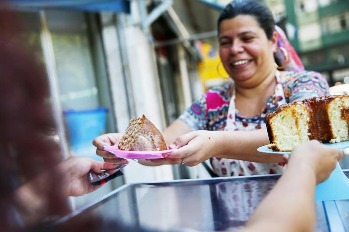 Em dias de grande movimento, Aline chega a arrecadar cerca de R$ 150