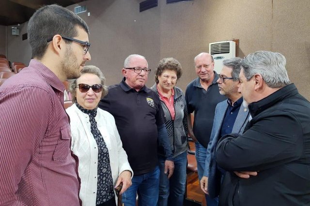 Rafael Bueno, Elói Frizzo e Paulo Périco conversaram com os donos de bancas (foto é no plenário da Câmara de Vereadores em 28 d enovembro) Rafael Bueno, Elói Frizzo e Paulo Périco conversaram com os donos de bancas (foto é no plenário da Câmara de Vereadores em 28 d enovembro)