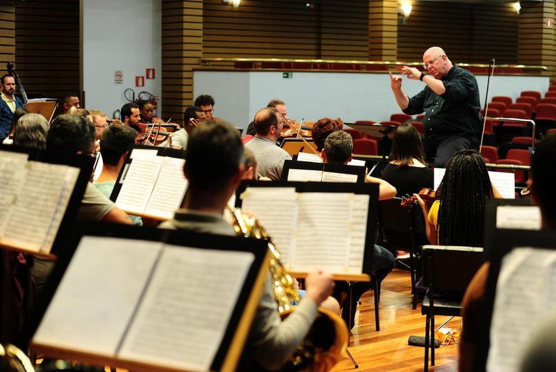  CAXIAS DO SUL, RS, BRASIL, 28/11/2019. Ensaio da Orquestra Sinfônicas da UCS, no UCS Teatro. (Porthus Junior/Agência RBS)