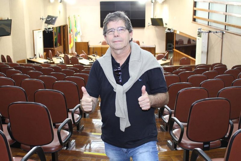 Tibiriçá Maineri (PRB), primeiro vereador surdo da história do Legislativo caxiense, assume vaga na Câmara na primeira sessão do ano legislativo de 2019.