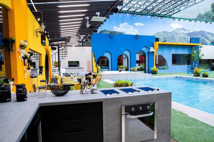 Cozinha e piscina
