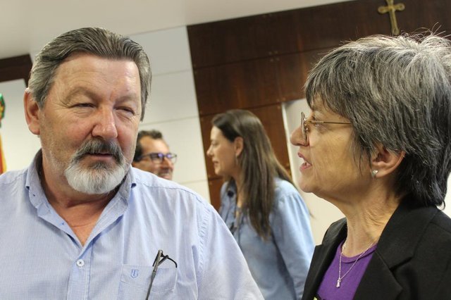 O Sindiserv, representado pela presidente, Silvana Piroli, os diretores Eden Pires, Marcelo dos Santos, Rodrigo Varreira, Valderês Leite e integrantes da Comissão de Negociação Salarial, esteve reunido com o prefeito, Flávio Cassina, o vice-prefeito, Edio Elói Frizzo, a secretária de Finanças, Grégora dos Passos, e a secretária de Recursos Humanos e Logística, Valeria Wormann. O Sindiserv, representado pela presidente, Silvana Piroli, os diretores Eden Pires, Marcelo dos Santos, Rodrigo Varreira, Valderês Leite e integrantes da Comissão de Negociação Salarial, esteve reunido com o prefeito, Flávio Cassina, o vice-prefeito, Edio Elói Frizzo, a secretária de Finanças, Grégora dos Passos, e a secretária de Recursos Humanos e Logística, Valeria Wormann.