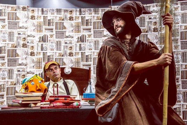 Aventuras na Biblioteca, novo espetáculo da Cia. Garagem de Teatro Aventuras na Biblioteca, novo espetáculo da Cia. Garagem de Teatro